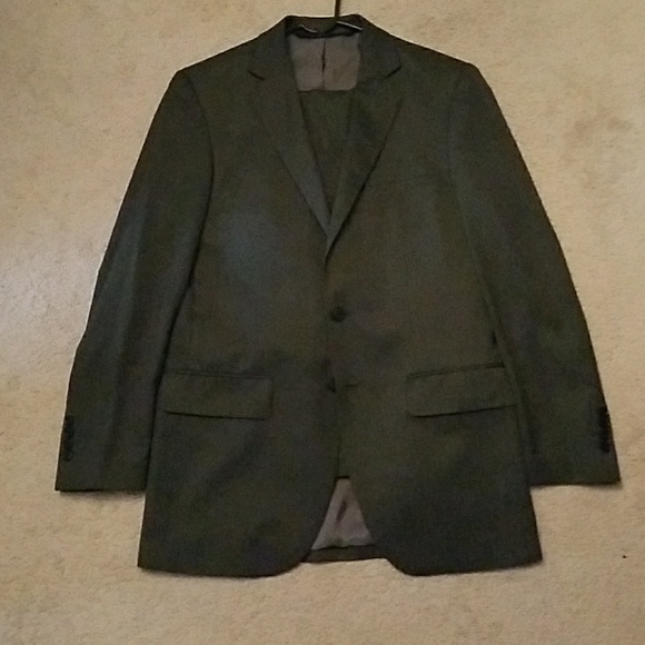 Suit - Picture 1 of 3